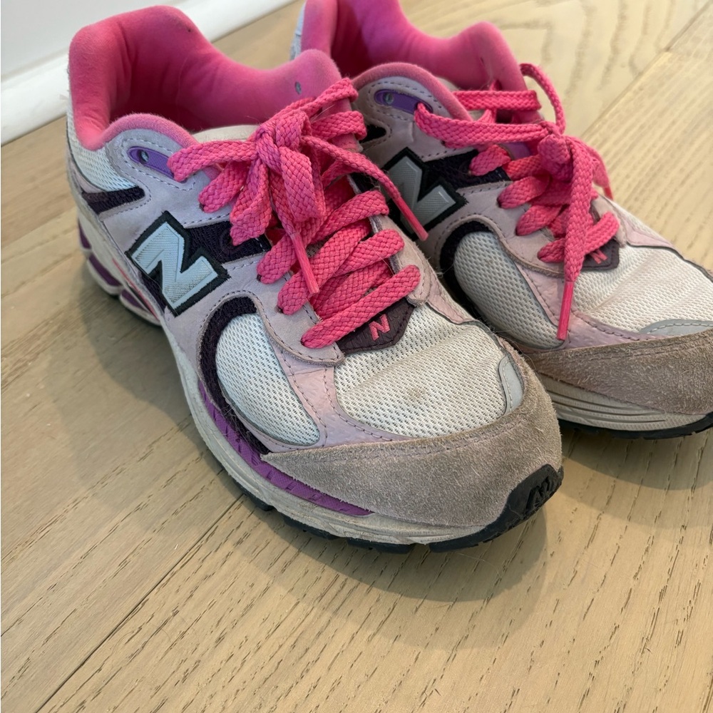 New Balance Kids Pink and White Sneakers Size 4